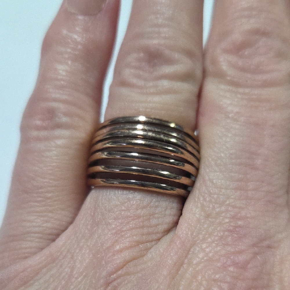 Elegant Gold-Tone Ring‎